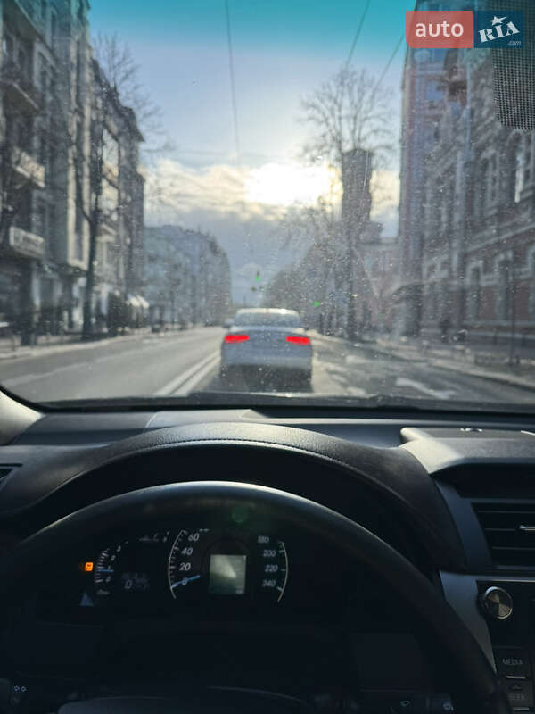 Седан Toyota Camry 2013 в Киеве