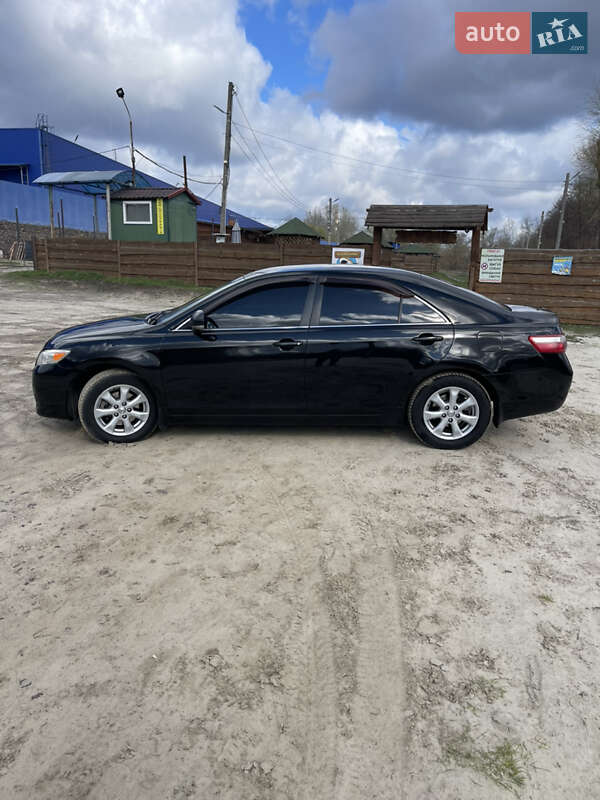 Седан Toyota Camry 2009 в Сумах