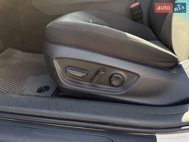 Седан Toyota Camry 2020 в Кропивницком