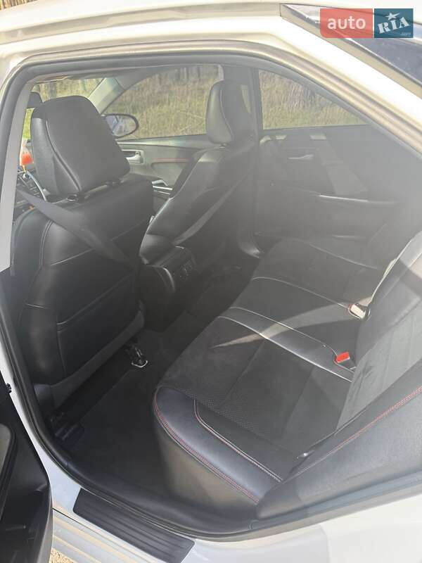 Седан Toyota Camry 2015 в Броварах