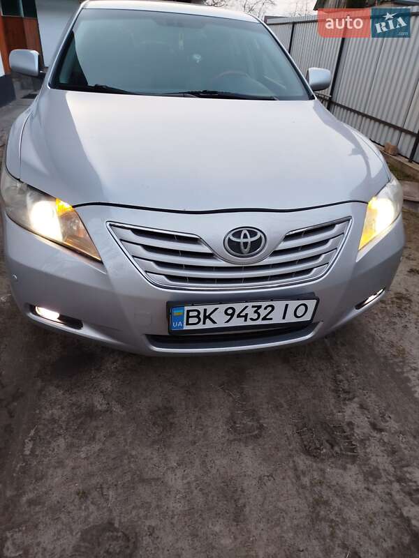 Седан Toyota Camry 2008 в Березному