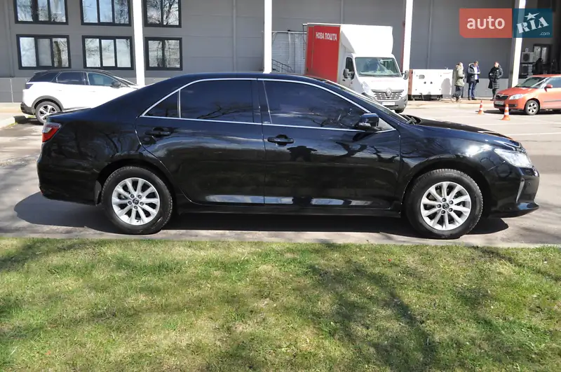 Седан Toyota Camry 2017 в 