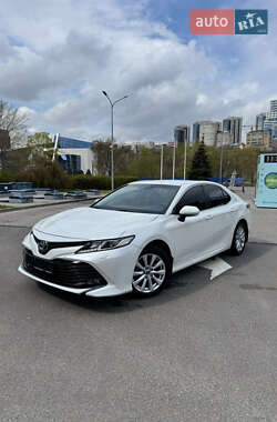 Седан Toyota Camry 2019 в Днепре