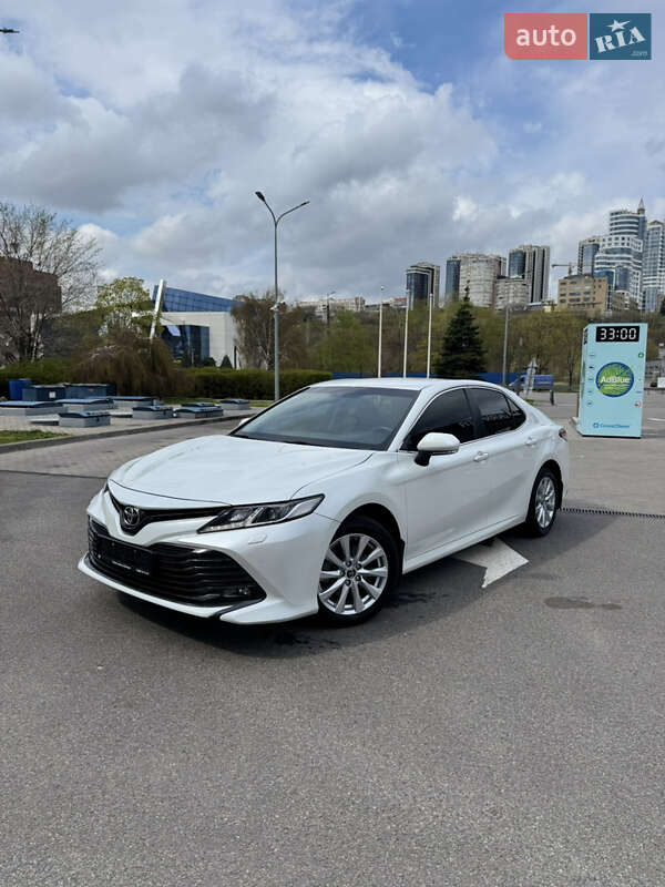 Toyota Camry 2019