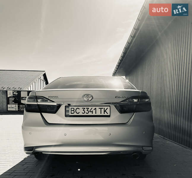 Седан Toyota Camry 2016 в Львове