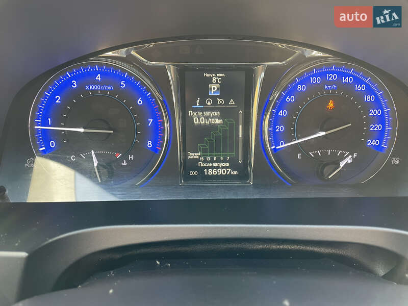 Седан Toyota Camry 2016 в Львове