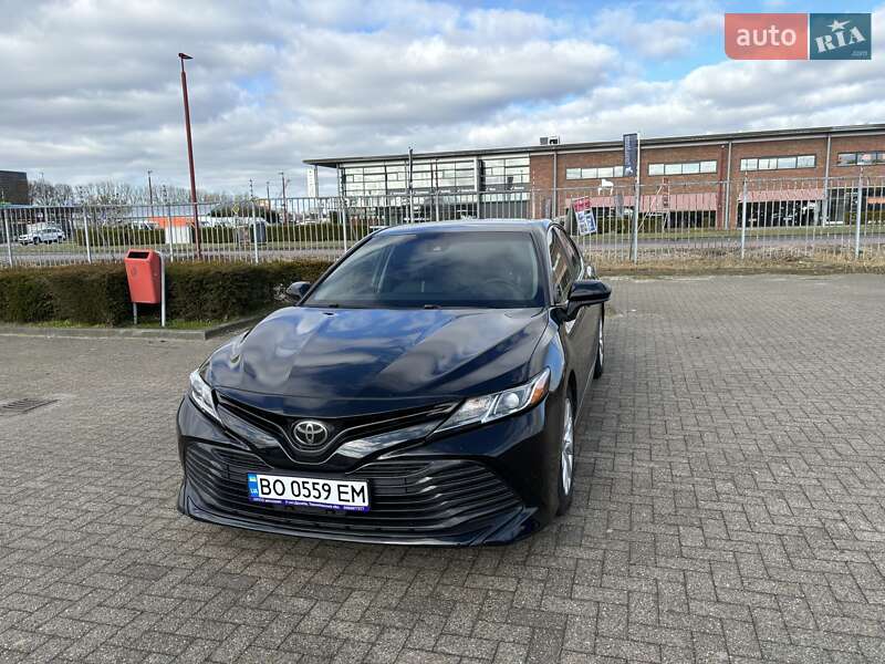 Седан Toyota Camry 2017 в Києві