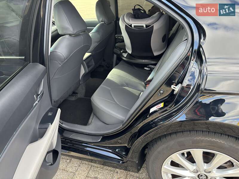 Седан Toyota Camry 2017 в Києві