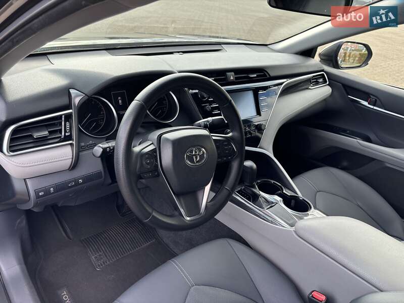 Седан Toyota Camry 2017 в Києві