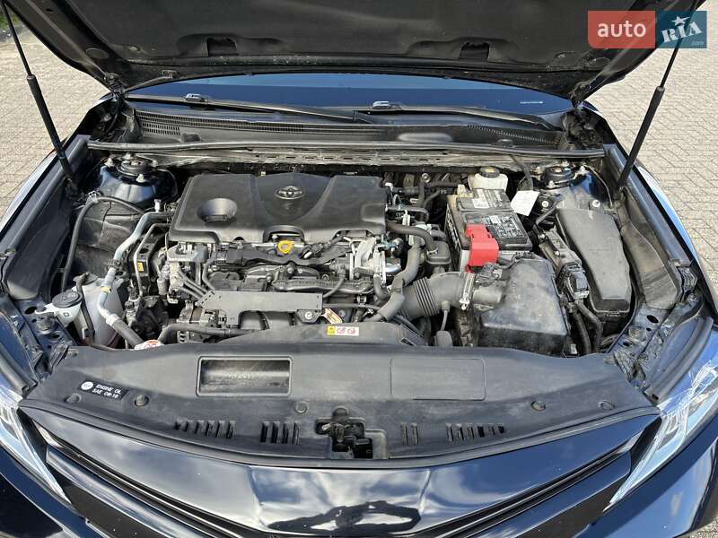 Седан Toyota Camry 2017 в Києві