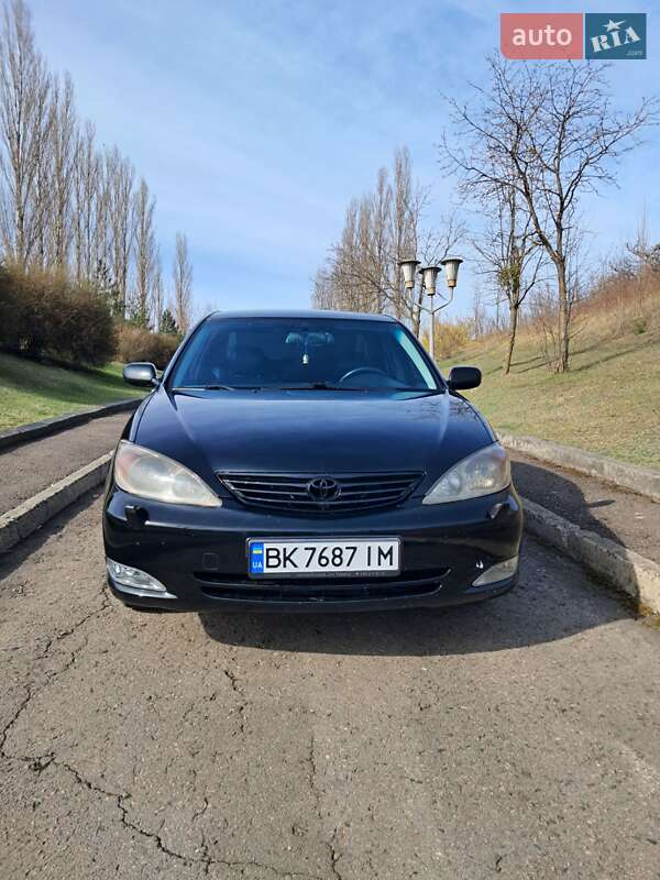 Седан Toyota Camry 2004 в 