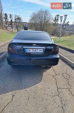 Седан Toyota Camry 2004 в 