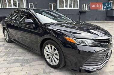 Седан Toyota Camry 2018 в 