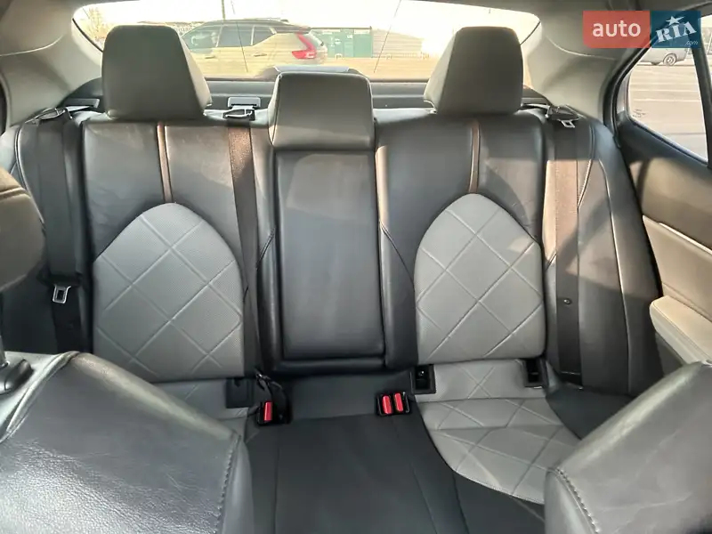Седан Toyota Camry 2017 в 