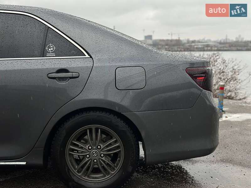 Седан Toyota Camry 2013 в Києві