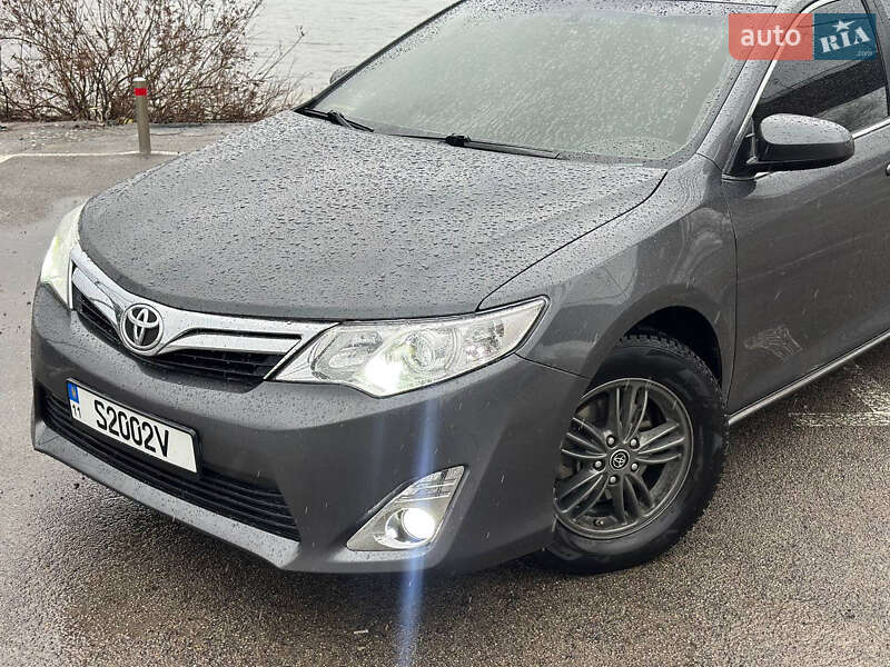 Седан Toyota Camry 2013 в Києві