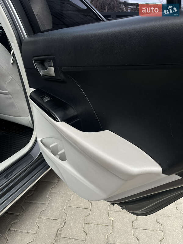 Седан Toyota Camry 2013 в Києві