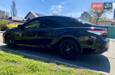 Седан Toyota Camry 2018 в 
