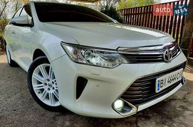Седан Toyota Camry 2015 в Кременчуге