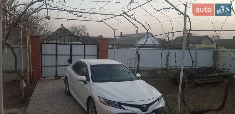 Седан Toyota Camry 2018 в Херсоне