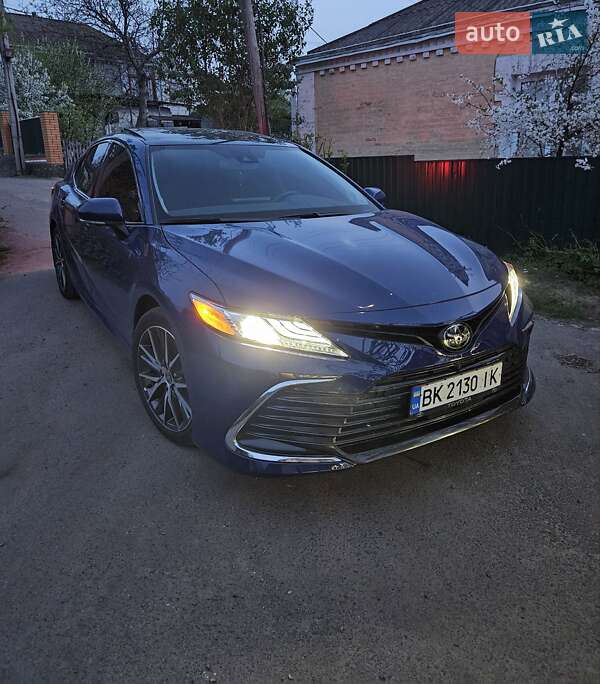 Седан Toyota Camry 2022 в Умані