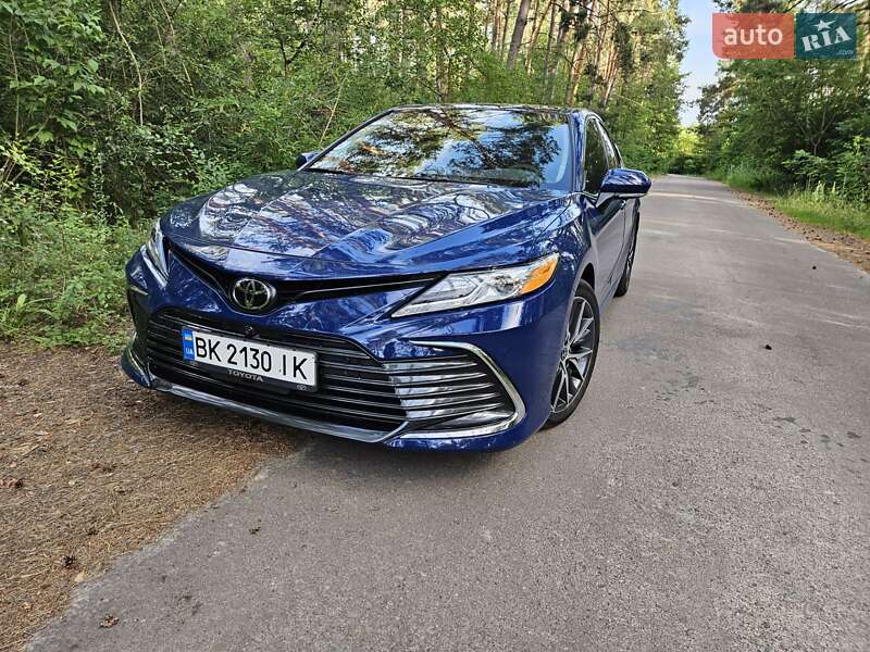 Седан Toyota Camry 2022 в Умані