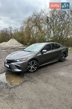 Седан Toyota Camry 2019 в 