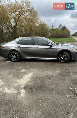 Седан Toyota Camry 2019 в 