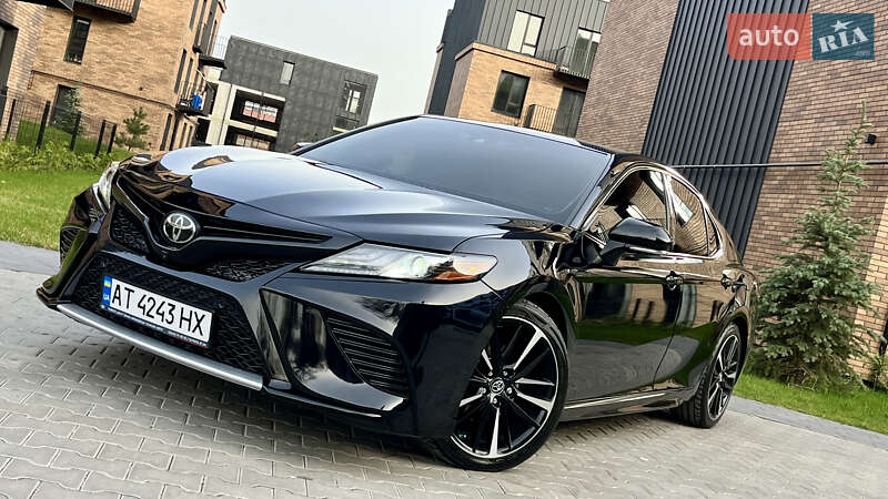 Седан Toyota Camry 2017 в Івано-Франківську