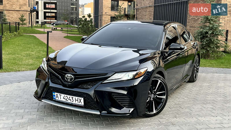 Седан Toyota Camry 2017 в Івано-Франківську