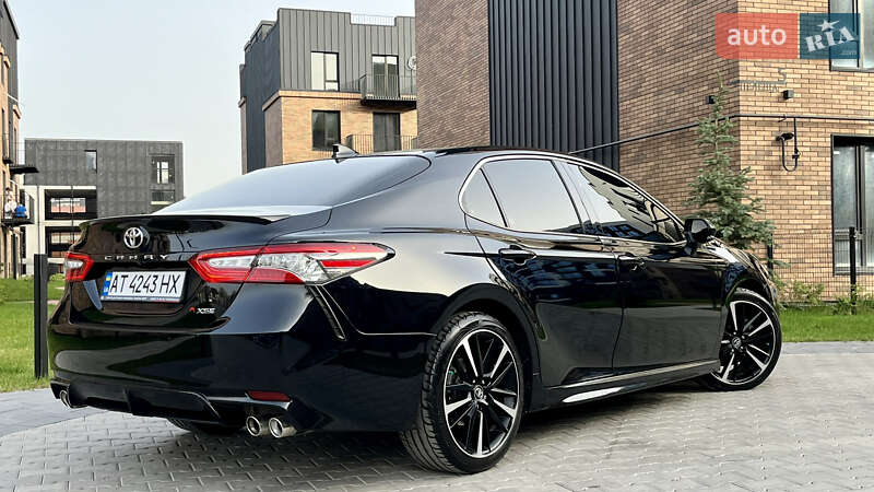 Седан Toyota Camry 2017 в Івано-Франківську
