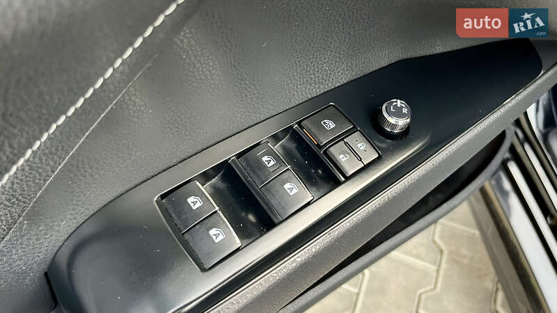 Седан Toyota Camry 2017 в Івано-Франківську