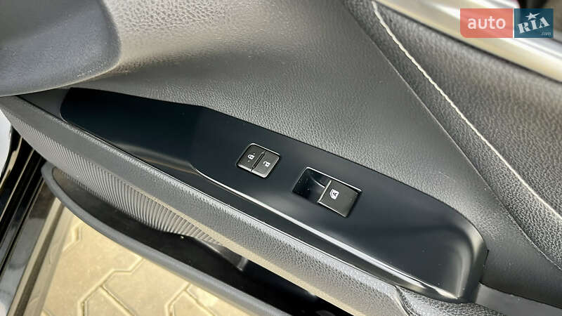 Седан Toyota Camry 2017 в Івано-Франківську
