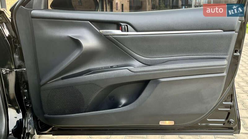 Седан Toyota Camry 2017 в Івано-Франківську