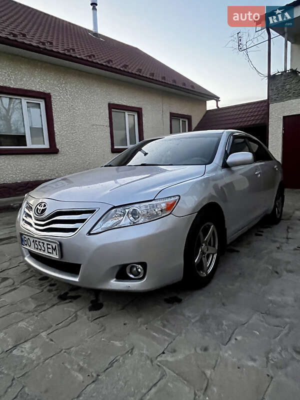 Седан Toyota Camry 2010 в Тернополі