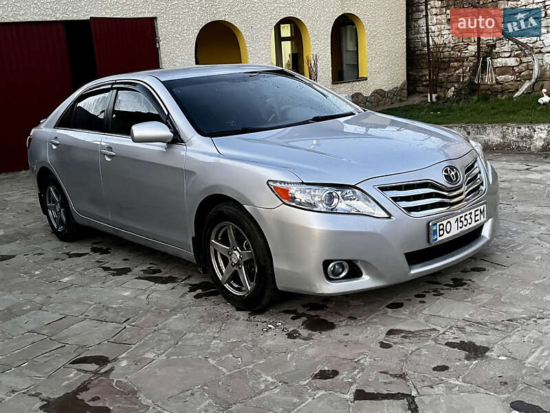 Седан Toyota Camry 2010 в Тернополі