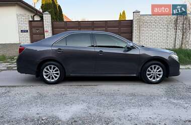 Седан Toyota Camry 2013 в 