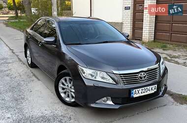 Седан Toyota Camry 2013 в Харкові