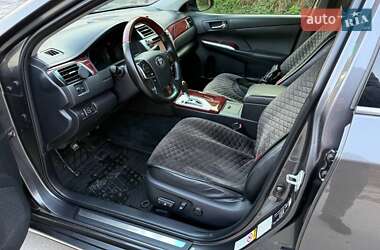 Седан Toyota Camry 2013 в 
