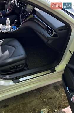 Седан Toyota Camry 2023 в 