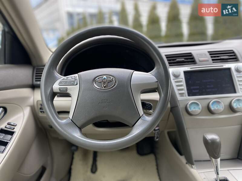 Седан Toyota Camry 2009 в Киеве