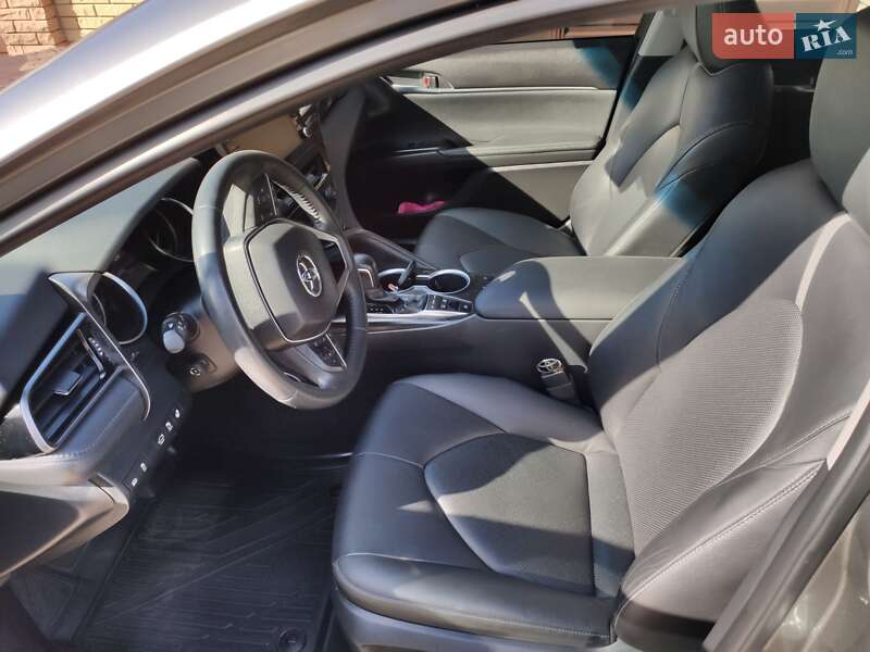Седан Toyota Camry 2021 в Днепре