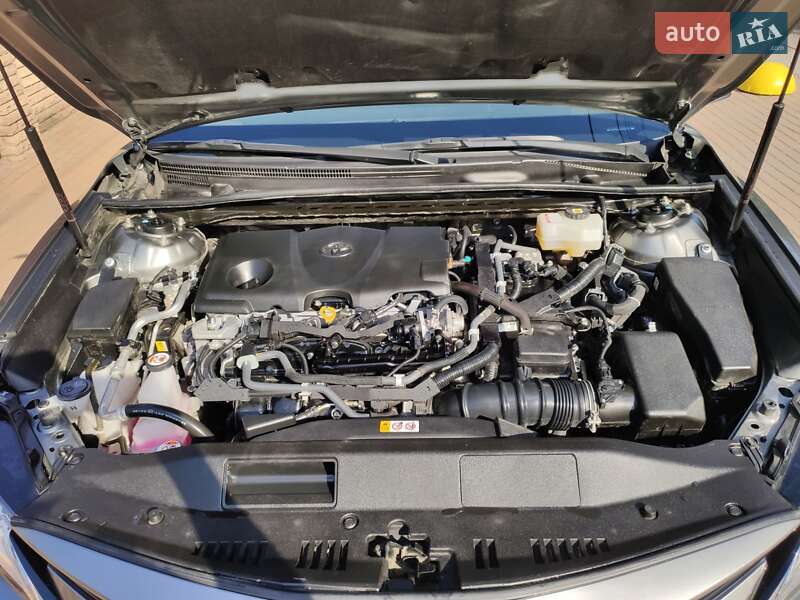 Седан Toyota Camry 2021 в Днепре