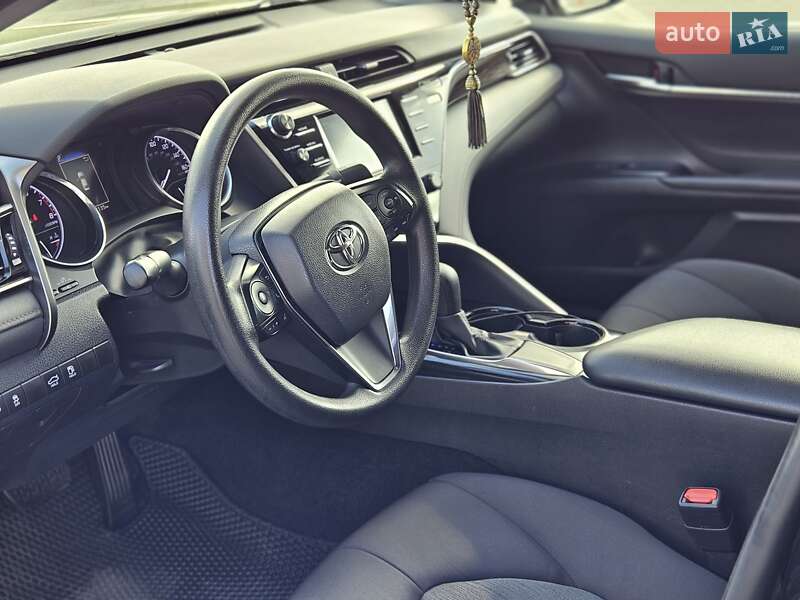 Седан Toyota Camry 2019 в Львові