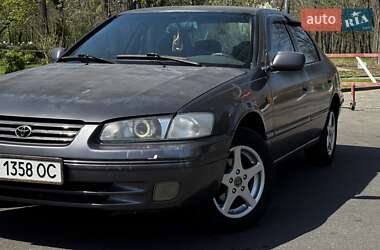 Седан Toyota Camry 1998 в 