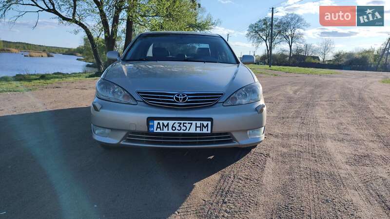 Седан Toyota Camry 2005 в 