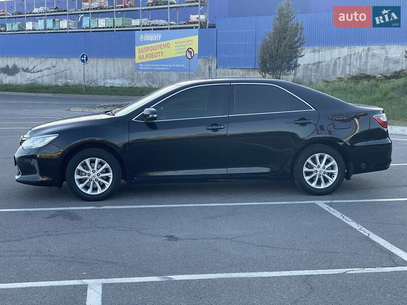 Седан Toyota Camry 2015 в Виннице