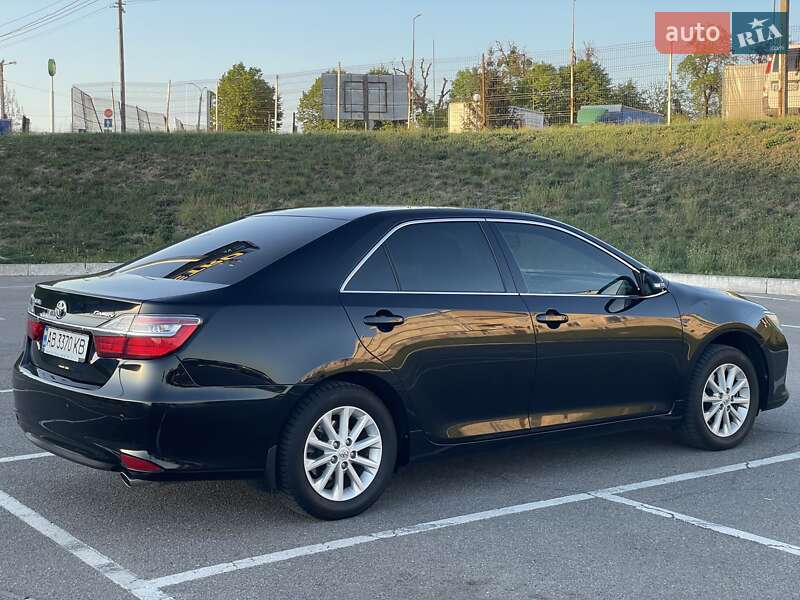 Седан Toyota Camry 2015 в Виннице