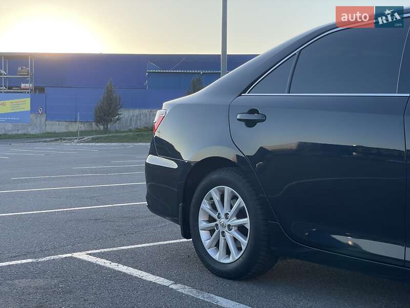 Седан Toyota Camry 2015 в Виннице