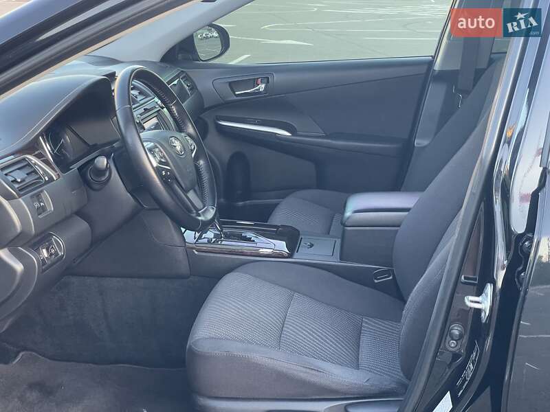 Седан Toyota Camry 2015 в Виннице